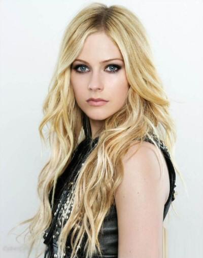 1.jpg avril lavigne. Avril Lavigne declares love